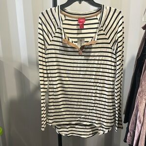 Long sleeve daytrip  split neck